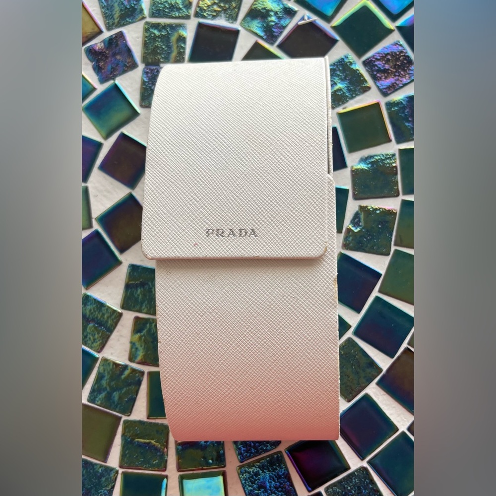 Authentic Prada Brown Tortoiseshell Cat-Eye Sunglasses
Luxury designer glasses - Picture 5 of 10